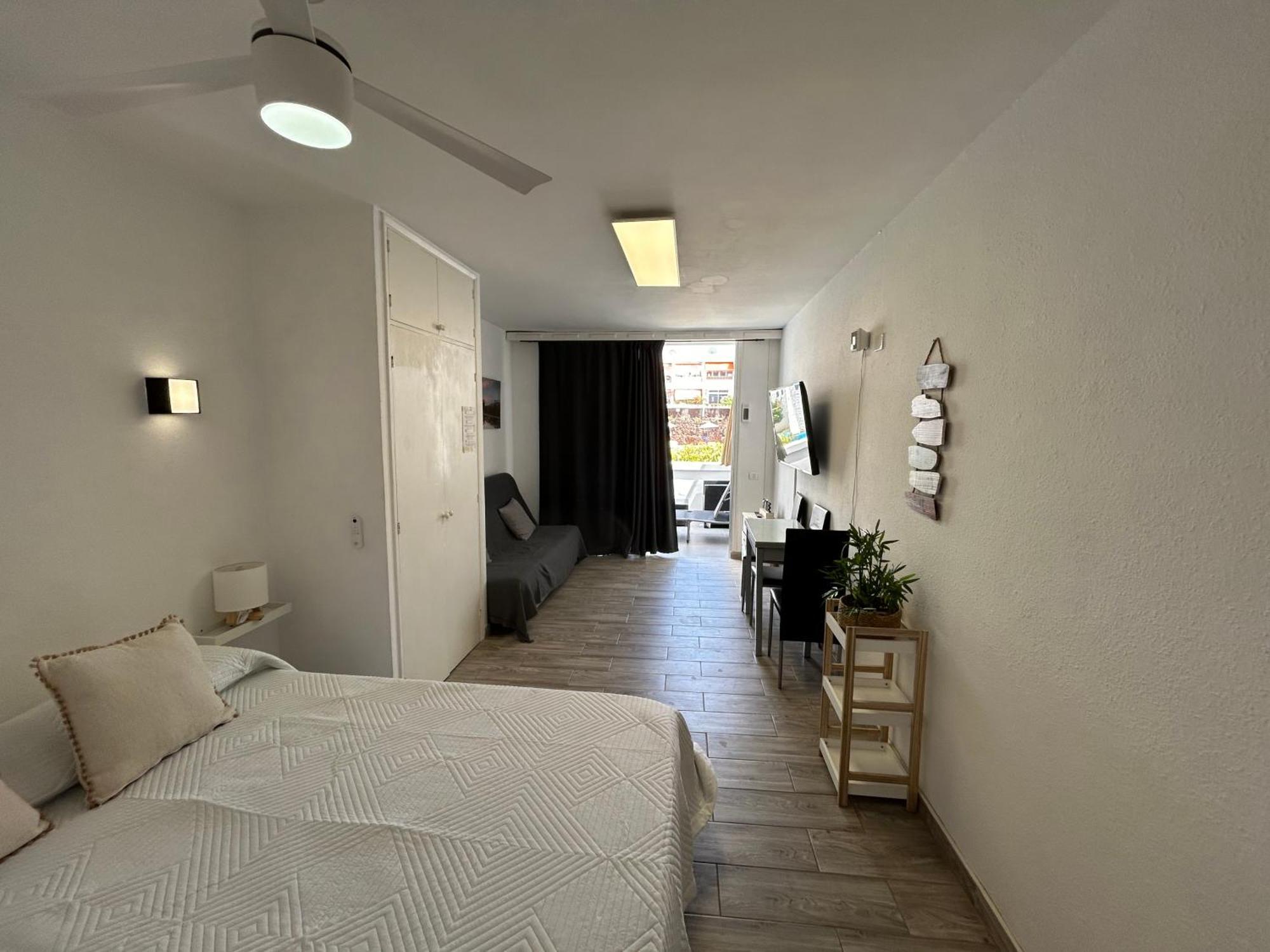 Sunny Apt With Terrace Coastal Area South Arona أرونا المظهر الخارجي الصورة