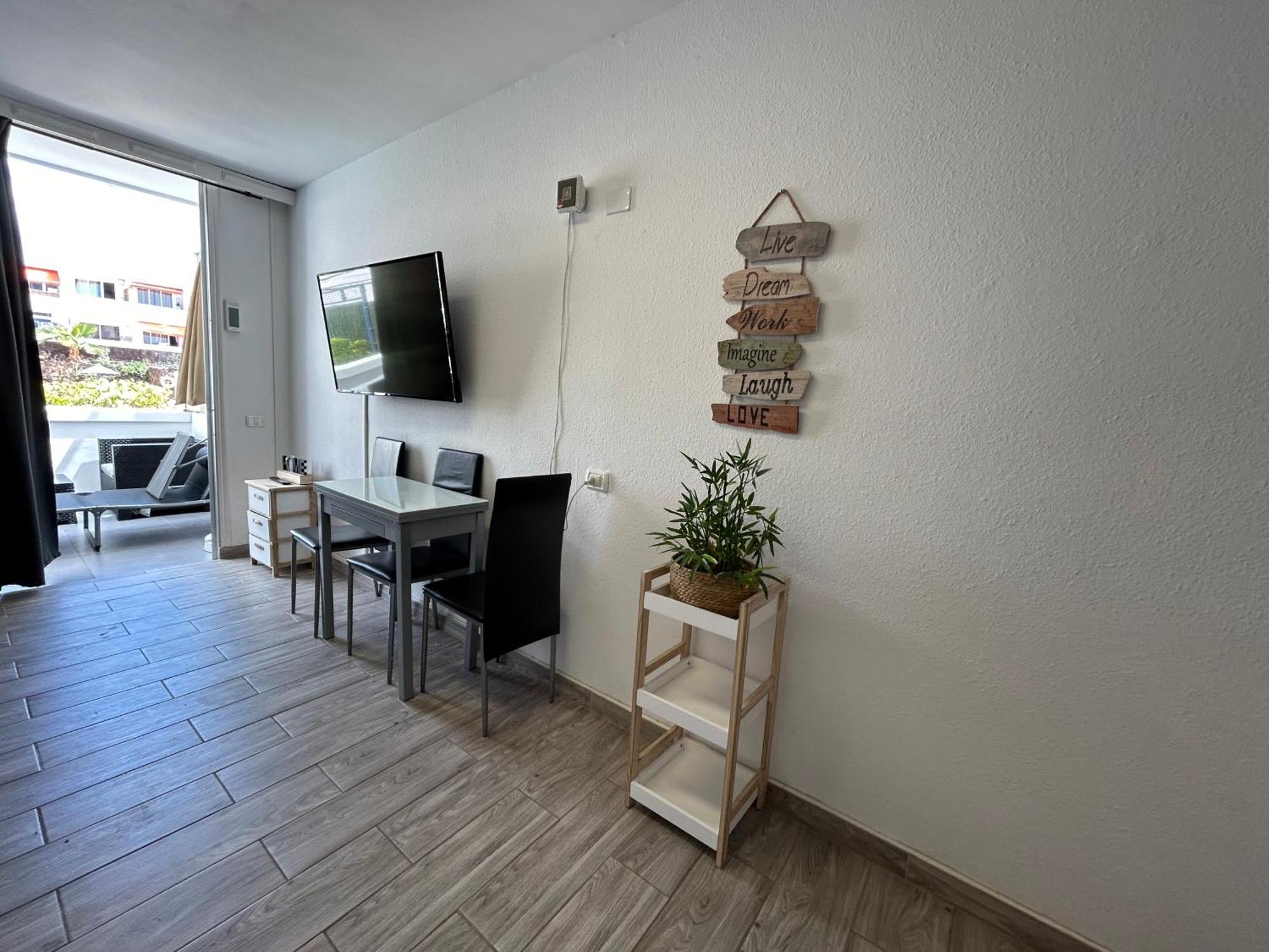 Sunny Apt With Terrace Coastal Area South Arona أرونا المظهر الخارجي الصورة