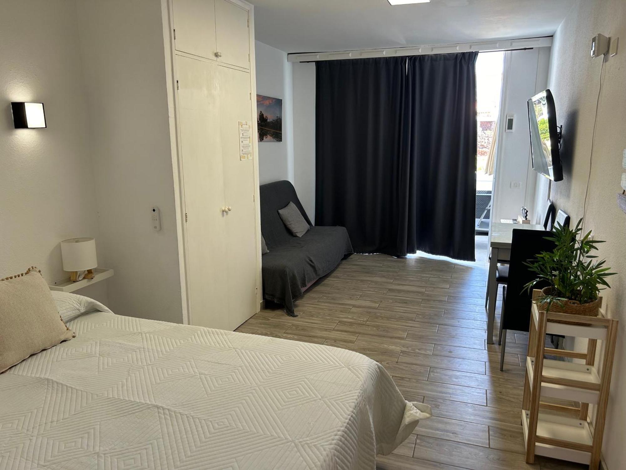 Sunny Apt With Terrace Coastal Area South Arona أرونا المظهر الخارجي الصورة