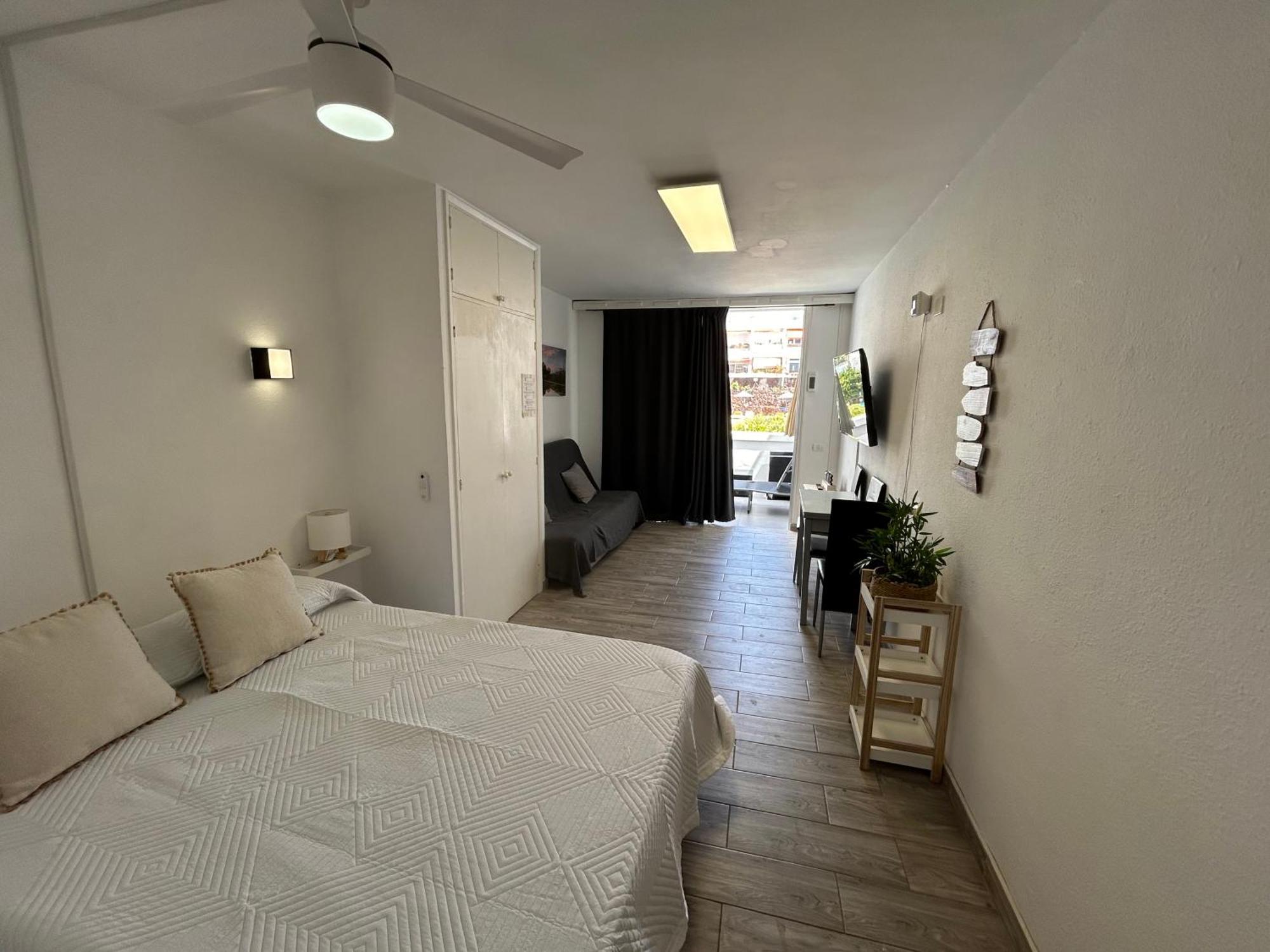 Sunny Apt With Terrace Coastal Area South Arona أرونا المظهر الخارجي الصورة