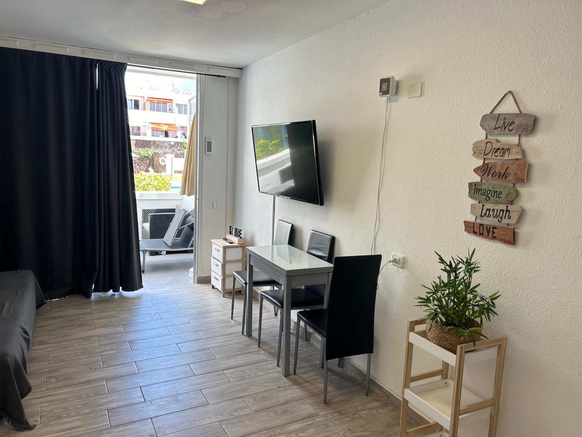 Sunny Apt With Terrace Coastal Area South Arona أرونا المظهر الخارجي الصورة