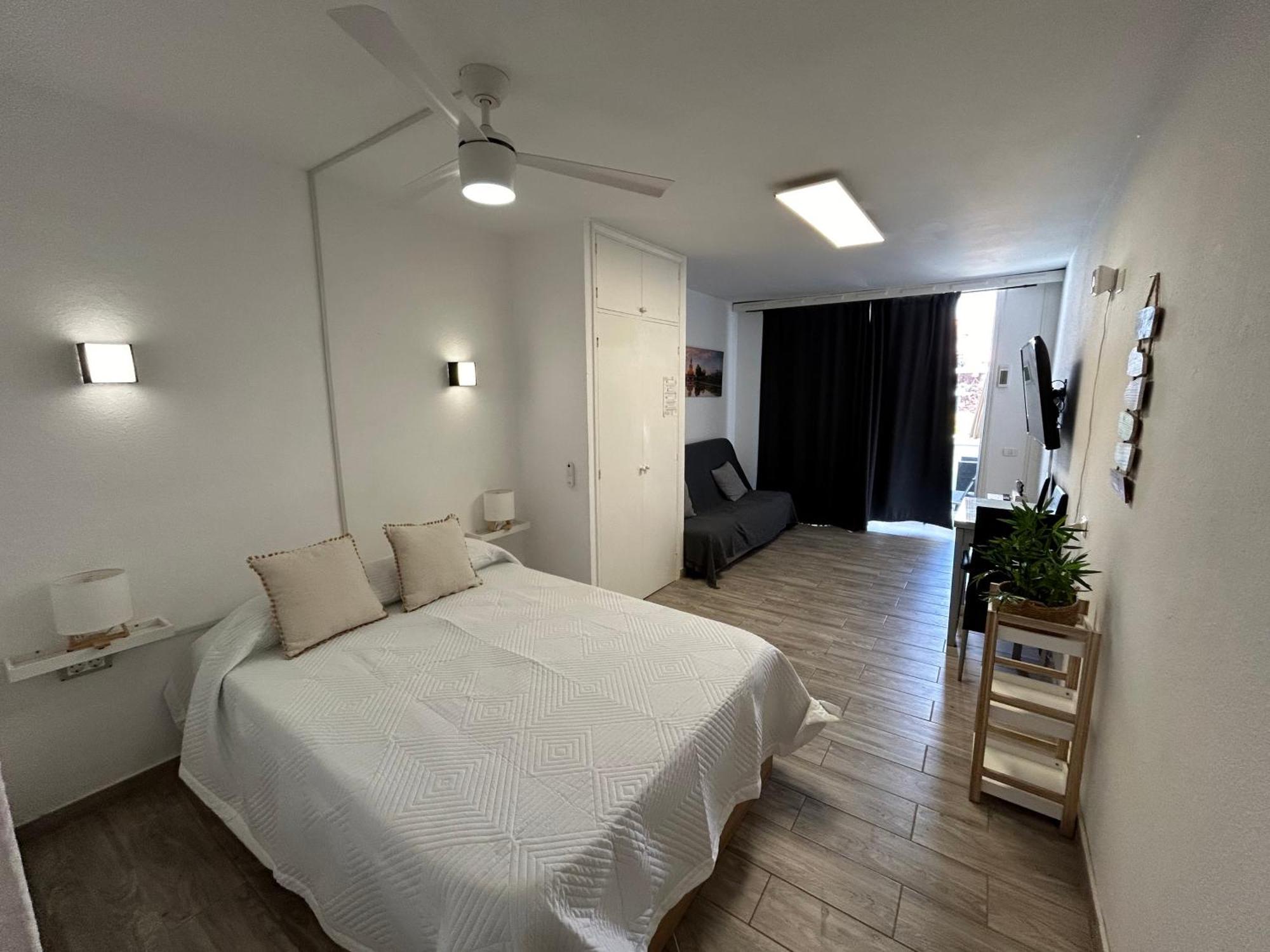 Sunny Apt With Terrace Coastal Area South Arona أرونا المظهر الخارجي الصورة